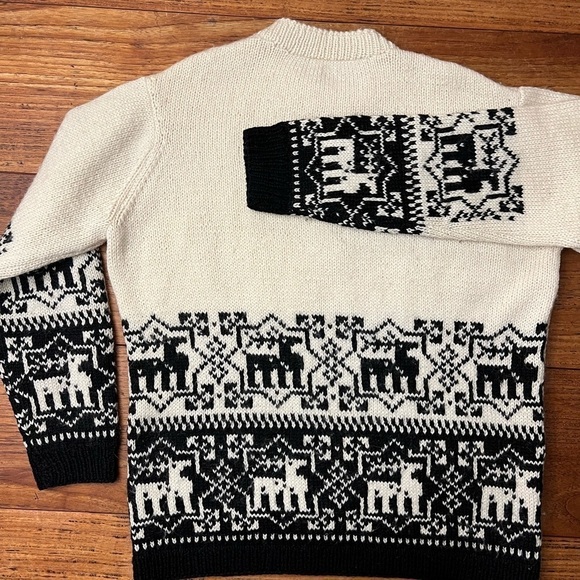 Handcrafted Peruvian Wool Crewneck Pullover Sweater / Medium - Picture 7 of 9